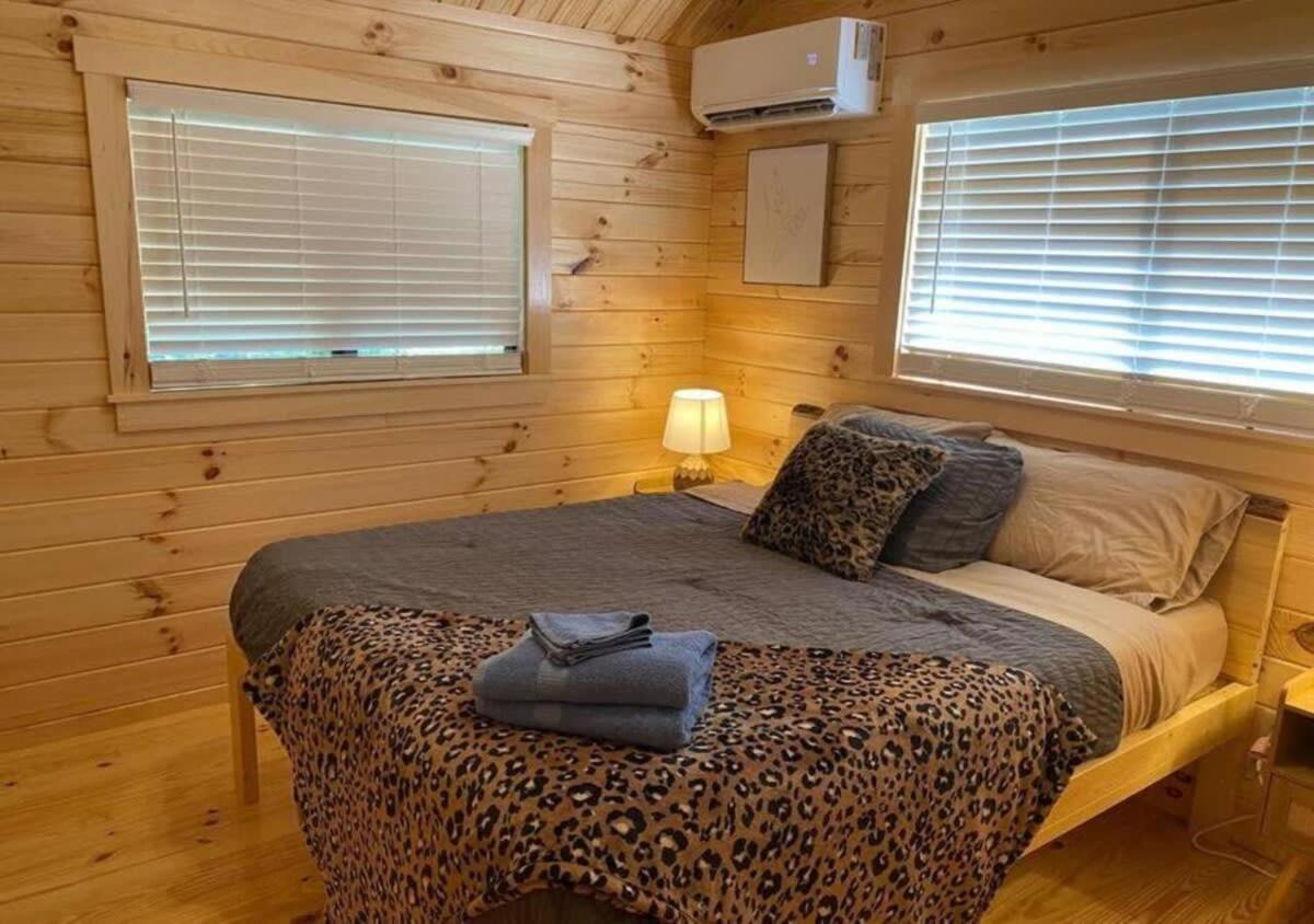 Serene 1Br Cabin Near Nc Z00 With Loft & Waterview Эшборо Экстерьер фото